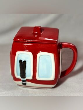 Ceramic 8oz Red And White Cute Novelty Lidded Cable Car Mug With Handle